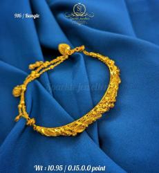 Beautiful 22 Carat Gold Ladies Bangle