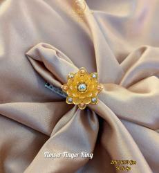 21 Carat Gold Flower Finger Ring